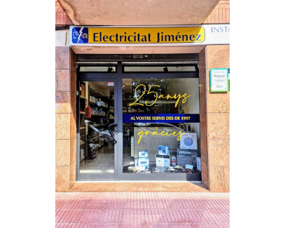 Electricitat Jiménez tecnicos reparando energía